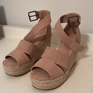 LIKE NEW Universal Thread Blush Espadrille 3” Heels